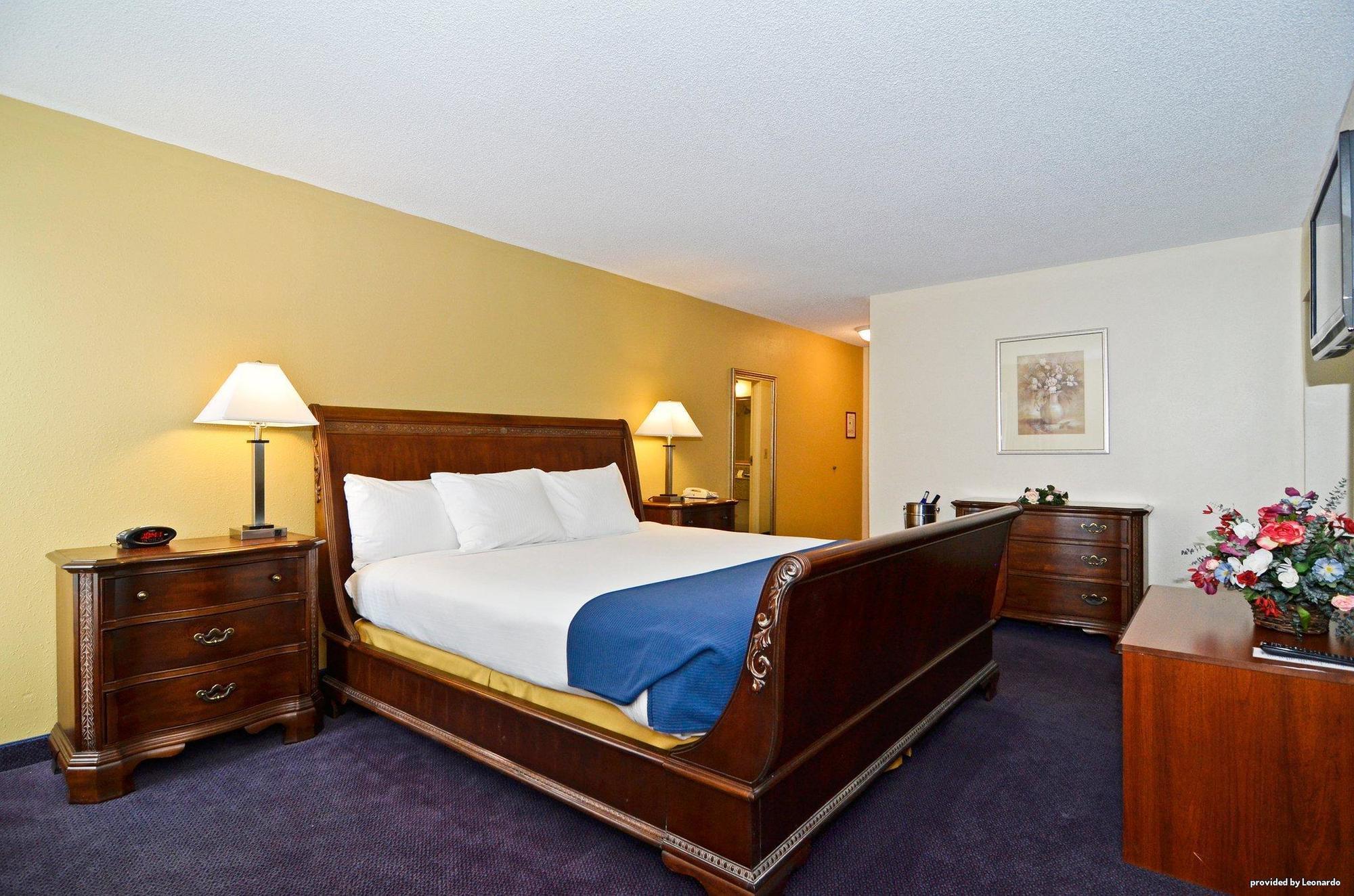 Best Western Plus Yadkin Valley Inn & Suites Jonesville Habitación foto