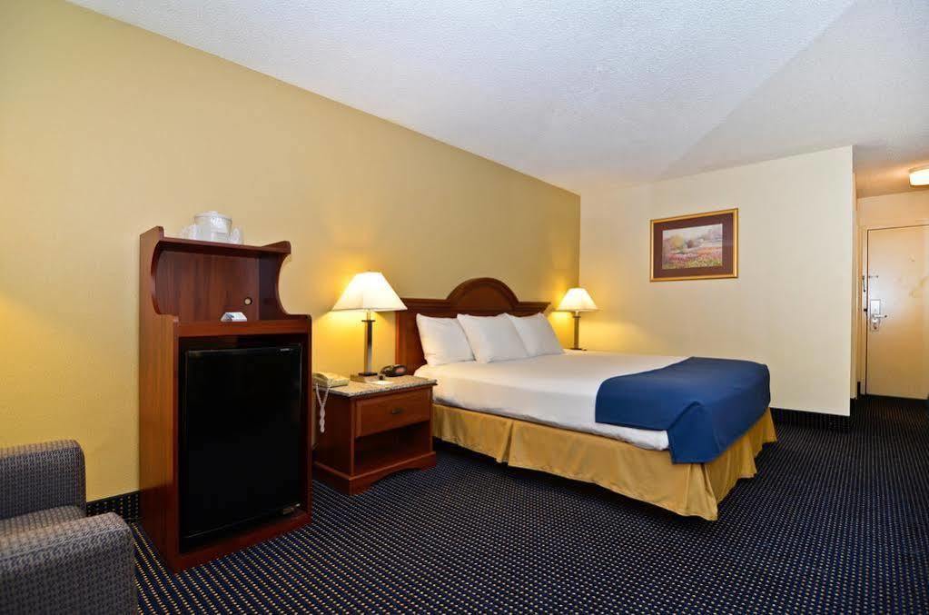Best Western Plus Yadkin Valley Inn & Suites Jonesville Exterior foto